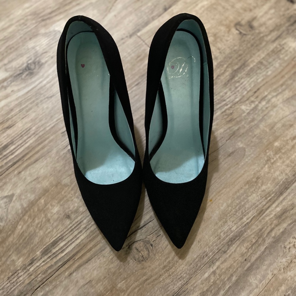 Black suede heels